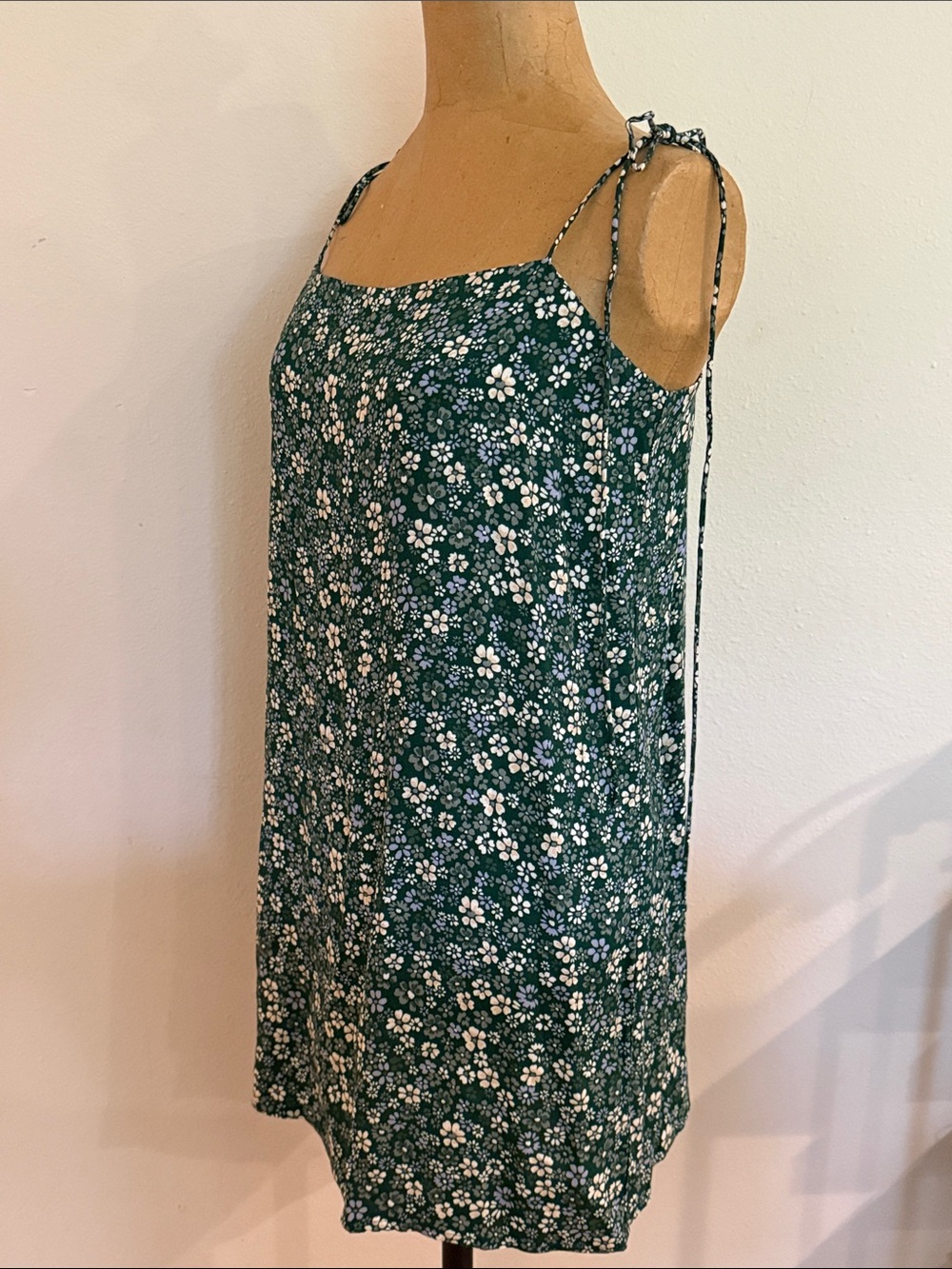 Reformation sz 6 green floral dress viscose rayon mini like new 35” length